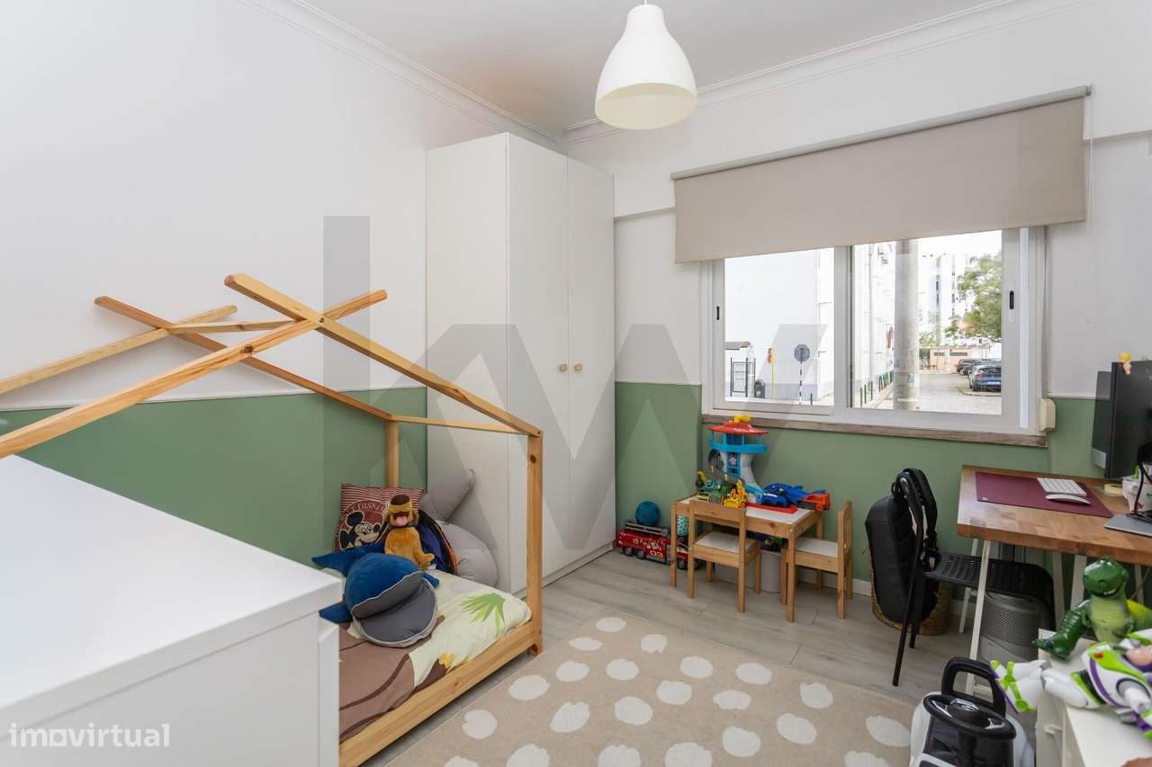 T2 Renovado no Coração de Corroios – O Equilíbrio Perfeito entre Centr - Grande imagem: 4/24