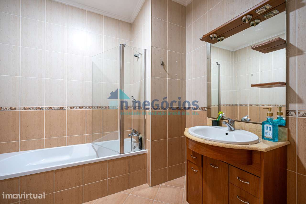 Apartamento t1 com lugar de garagem em O. Azeméis-2