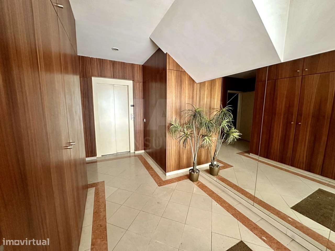 Apartamento T3 - 2º andar com elevador e lugar de garagem - Grande imagem: 3/37