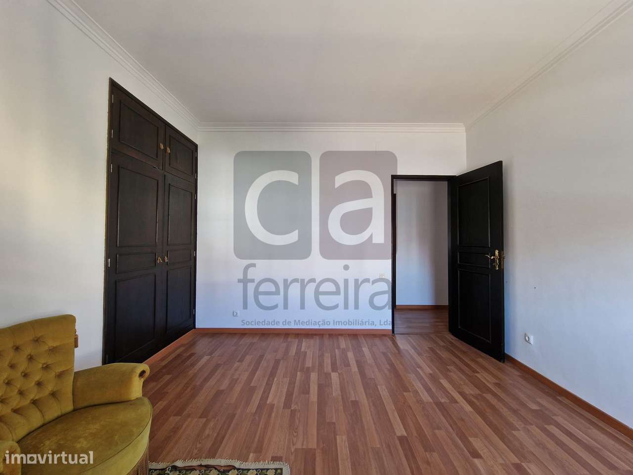 Moradia T3+1 no centro de Almeirim com garagem ampla e quintal-18