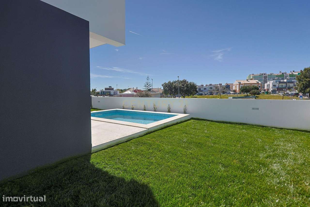Moradia T4 em Charneca de Caparica, Almada-47