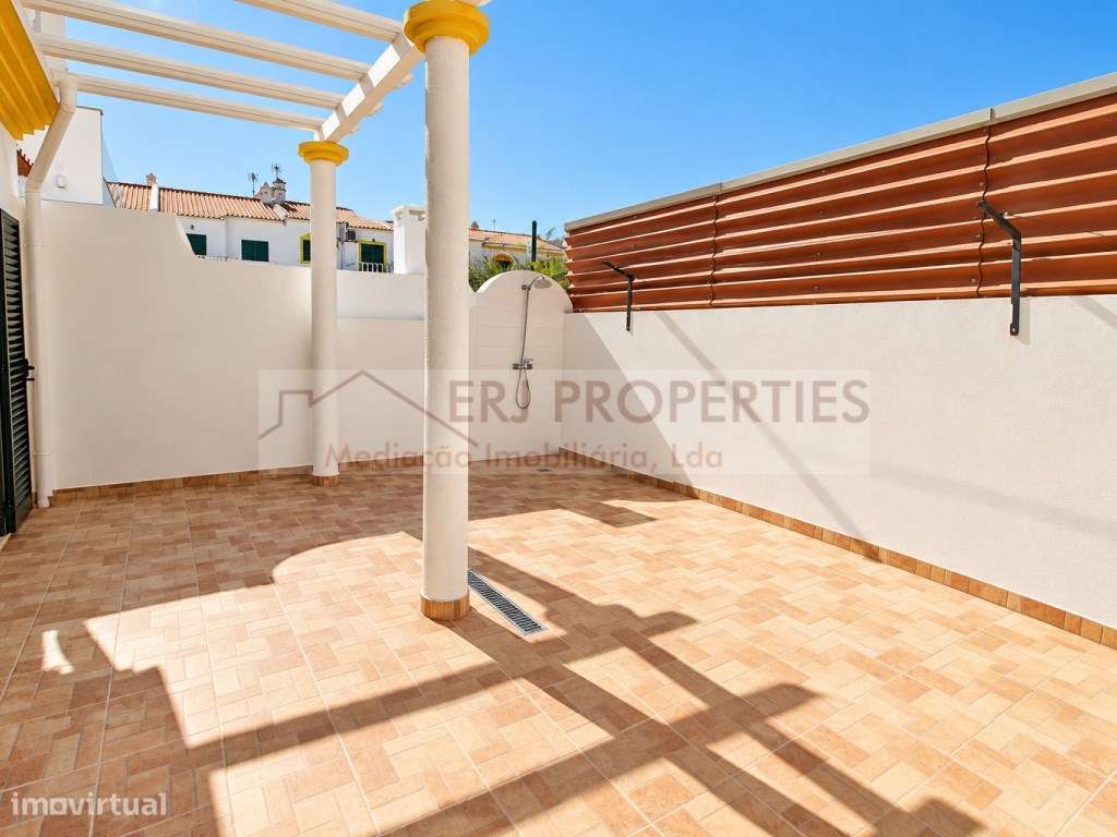 Moradia de Charme em Altura | 3 Quartos, Garagem e a 950 m da Praia-13