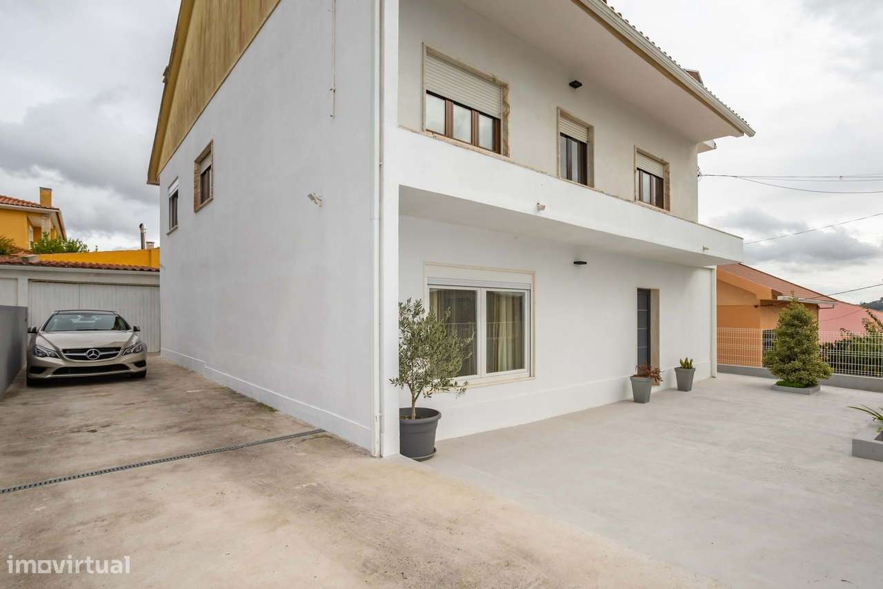 Moradia T5 com 223 m², Box e Sótão na Quinta da Peça, em Loures-36