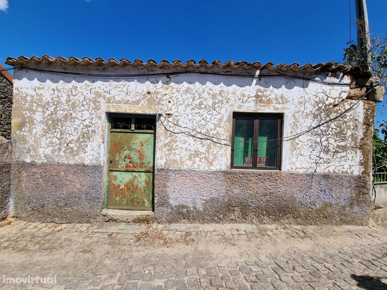 Casa antiga com pátio, Mata da Rainha - Fundão