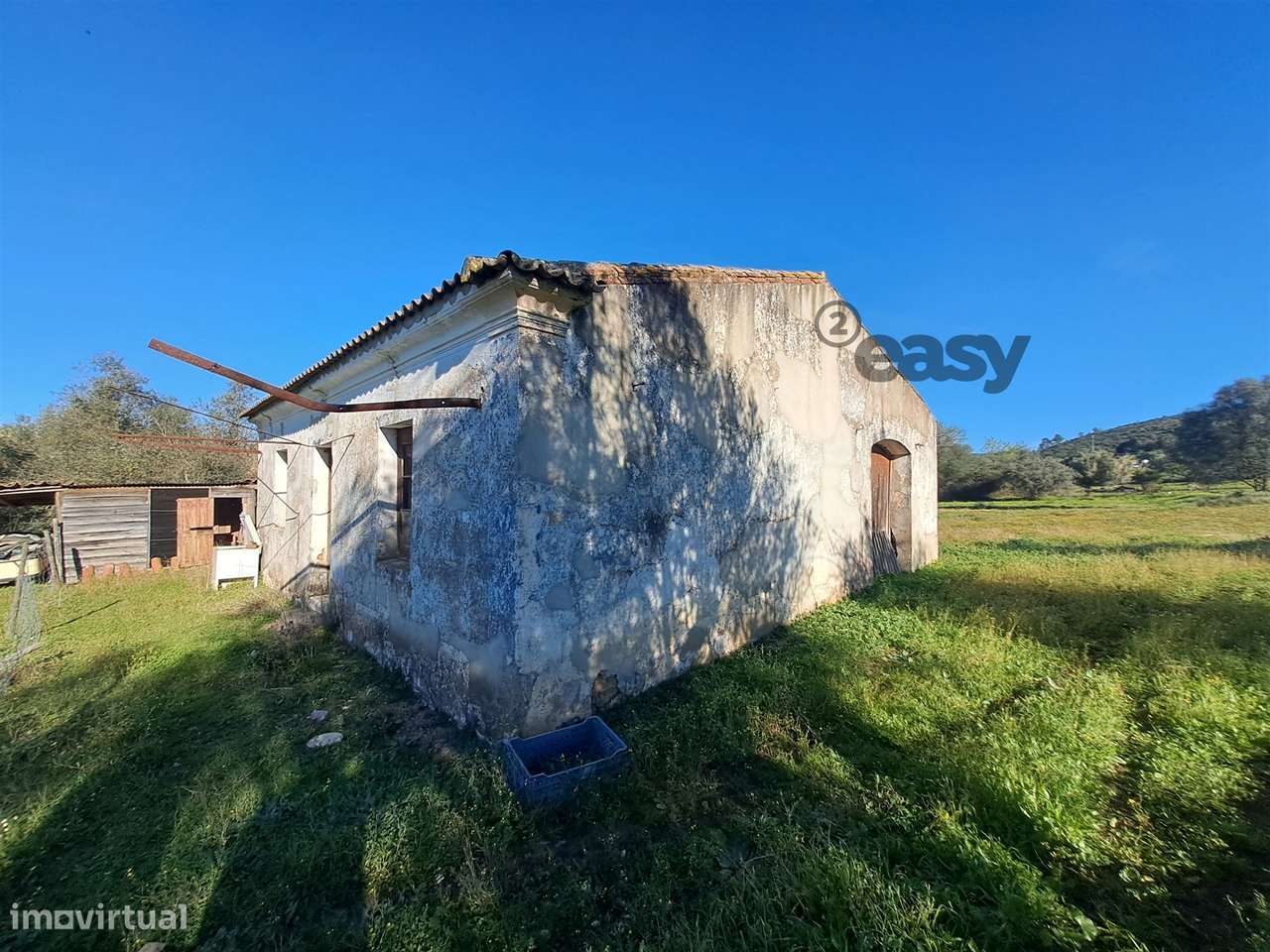 Moradias em ruínas para reconstrução inseridas em terreno misto com 6, - Grande imagem: 4/60