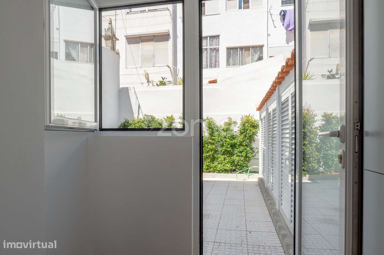 Apartamento T1+1 Baixa da Banheira-36
