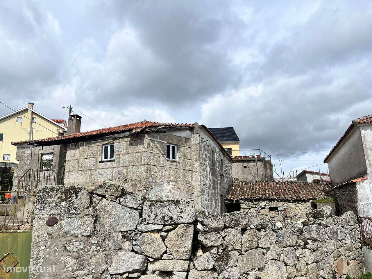 Oportunidade Única - Casa Rústica em Pedra com 600 m2 de Terreno - Grande imagem: 2/11