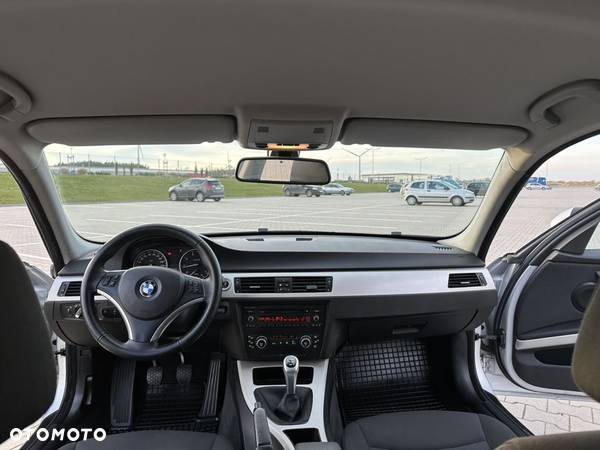 BMW Seria 3 318i - 14