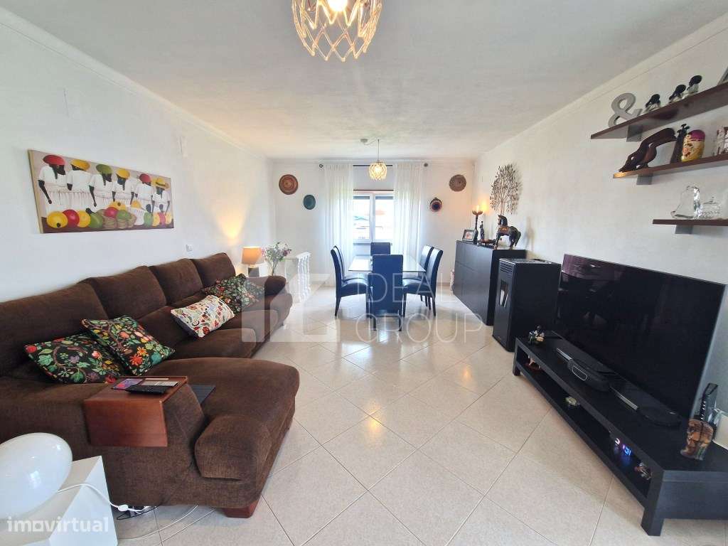 Moradia com Piscina em lote de 1.599 m² na Silveira-4