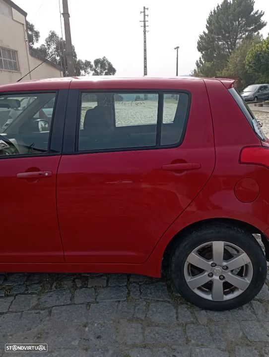 Peça - Porta Tras Esquerda Suzuki Swift 2009