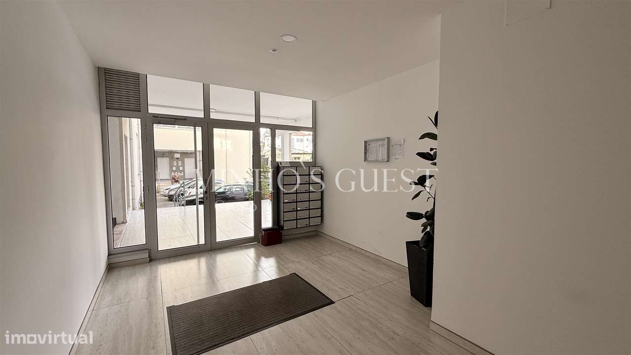 Apartamento T2 (Pronto Habitar) c/ elevador e garagem - Tribunal de Br-18