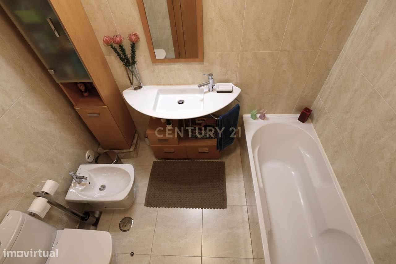 Apartamento T3  || Box 3 viaturas-24