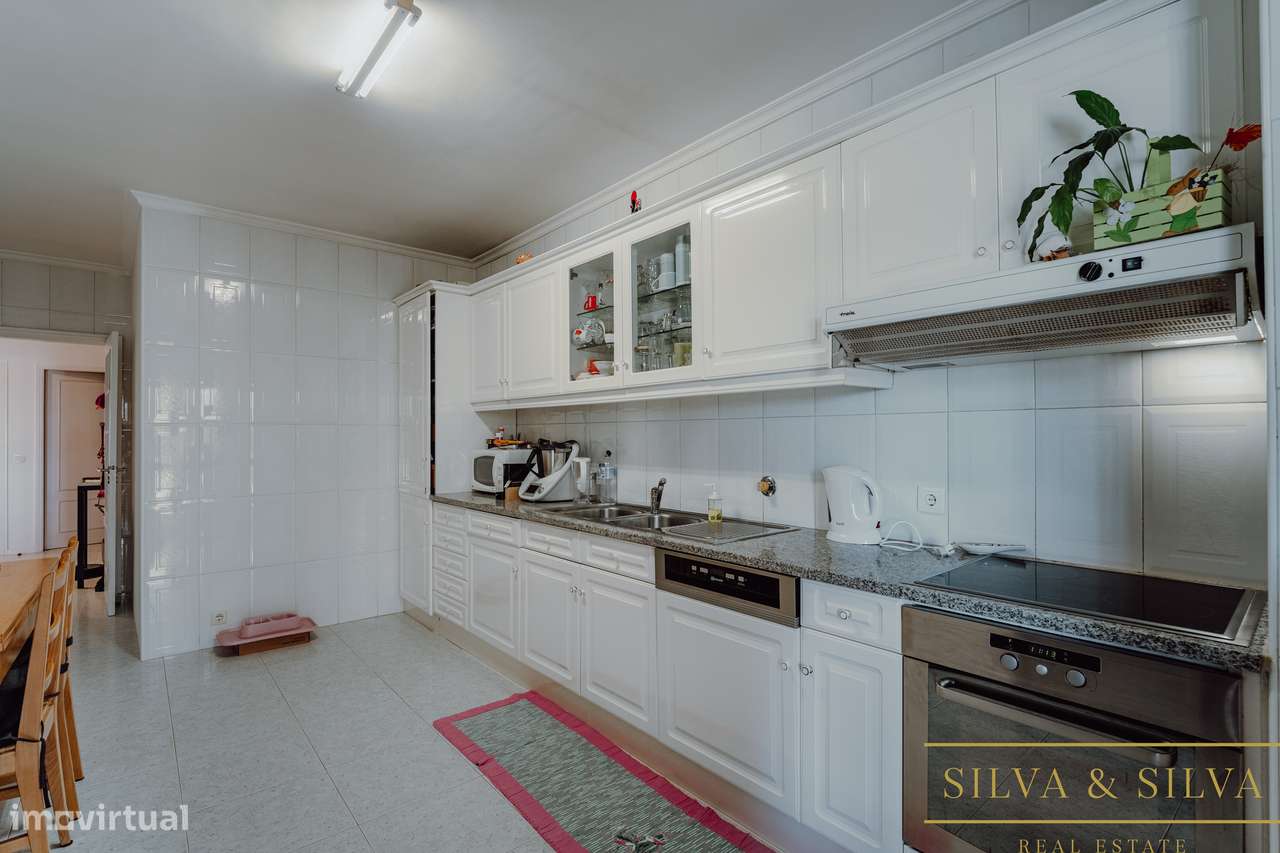 Apartamento T2+1 com garagem  no centro de Canelas-13