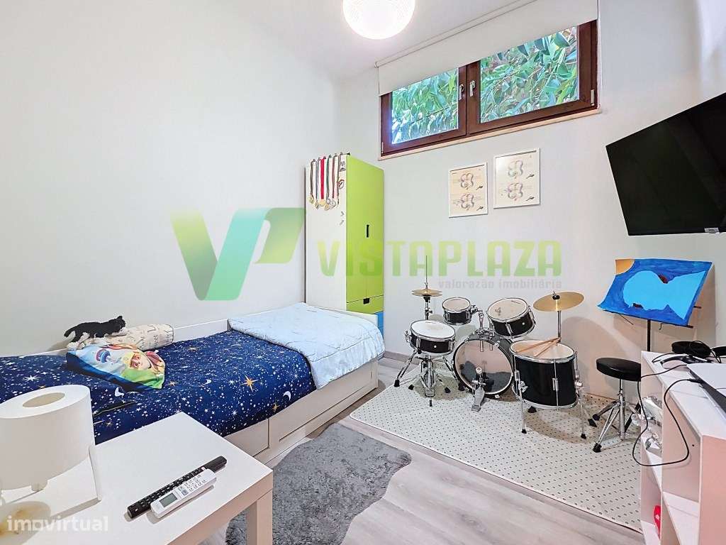 Casa térrea com 4 quartos situada na Bemposta, Portimão-16