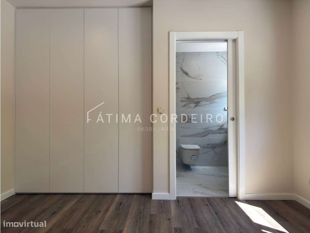 T4 de Luxo com Terraço de 115 m² no Coração de Almada-17