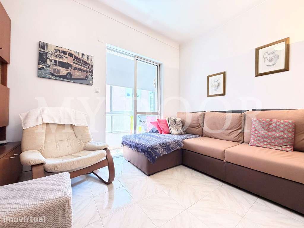 Apartamento T1 em Moscavide - 1º andar c/ Pequeno Espaço Exterior-6