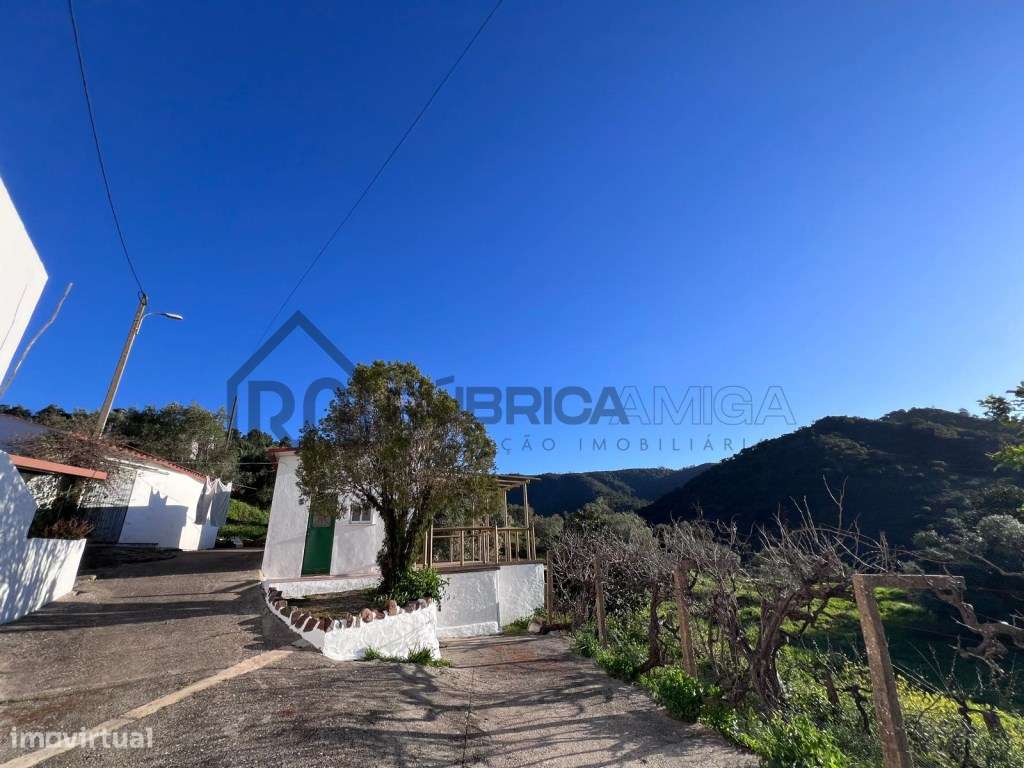 Moradia com Anexos e Vistas Deslumbrantes em Zona Tranquila-30