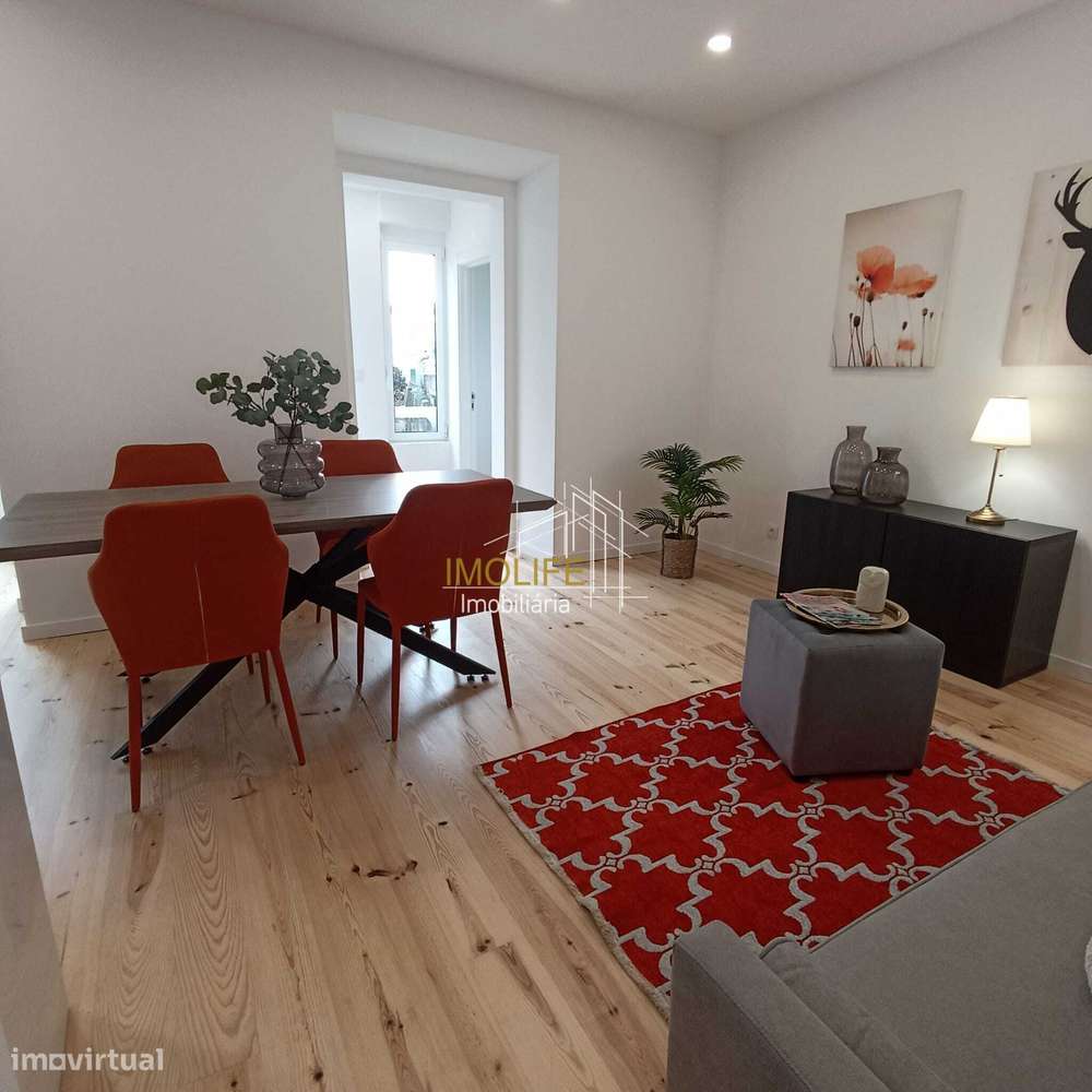 Simpático apartamento T3 com Varanda em Benfica.-7