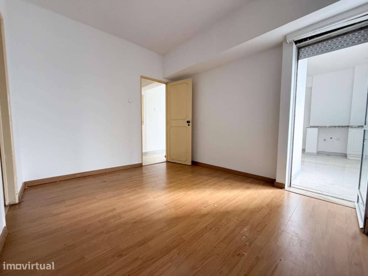 Apartamento T1 com Elevador e Metro a 300m – Reboleira, Amadora-12