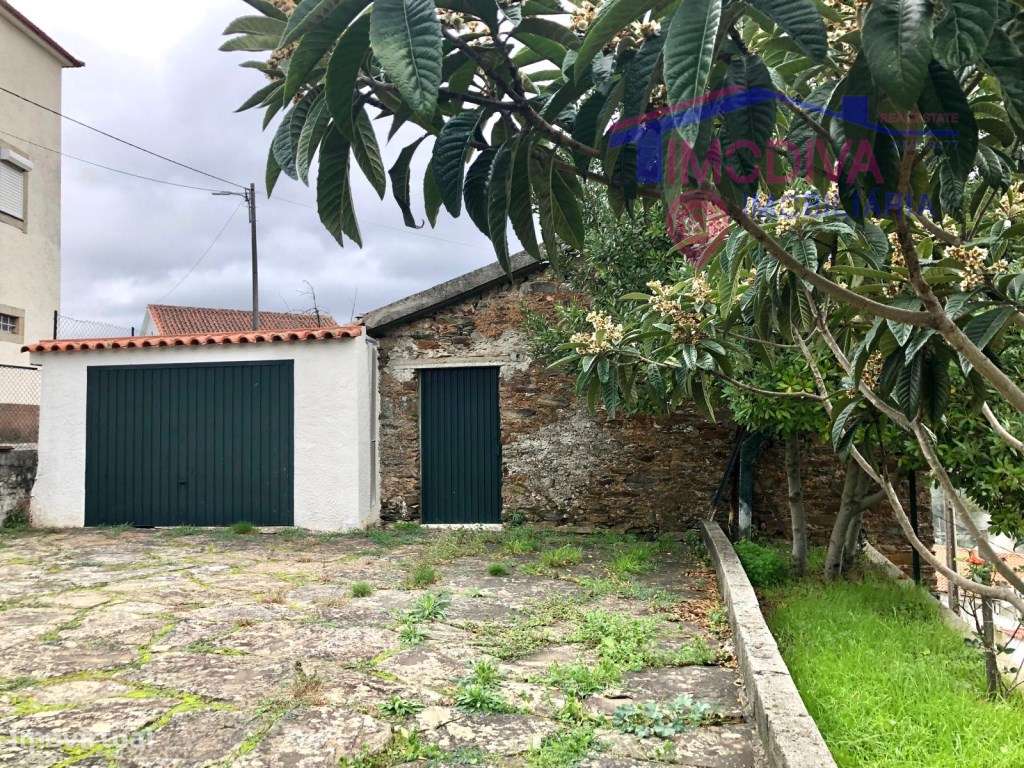 Casa típica de pedra em Castanheira de Pera-4