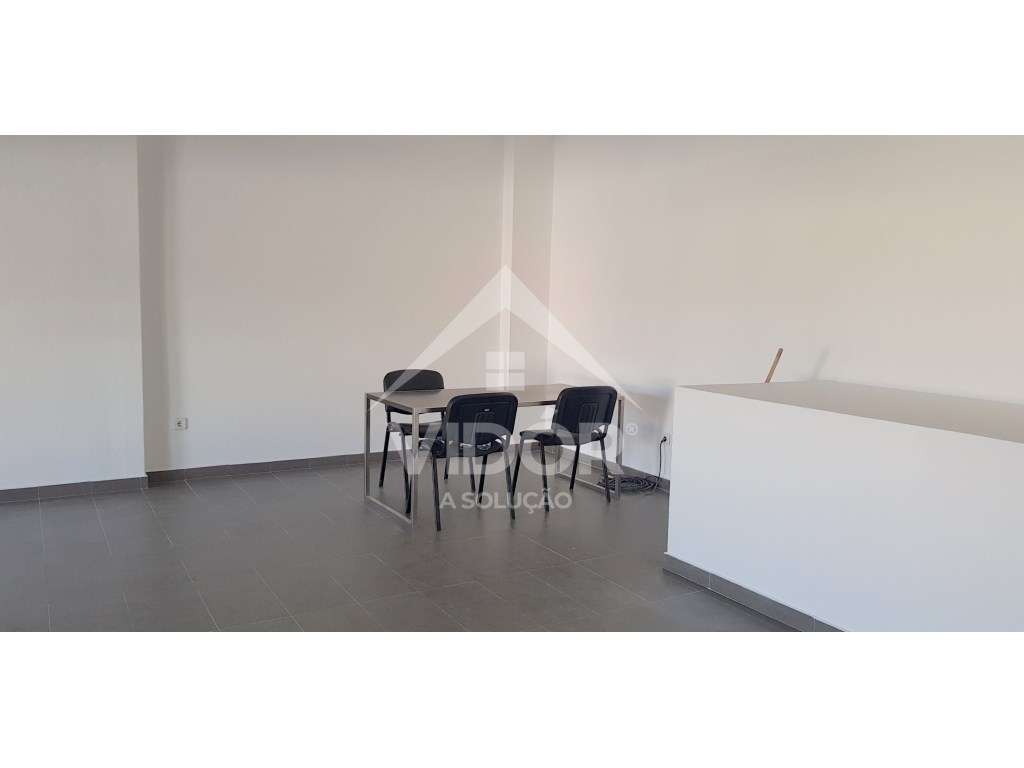 Loja em Matosinhos c/ montra e lugar de garagem - Circunvalação - Grande imagem: 3/13