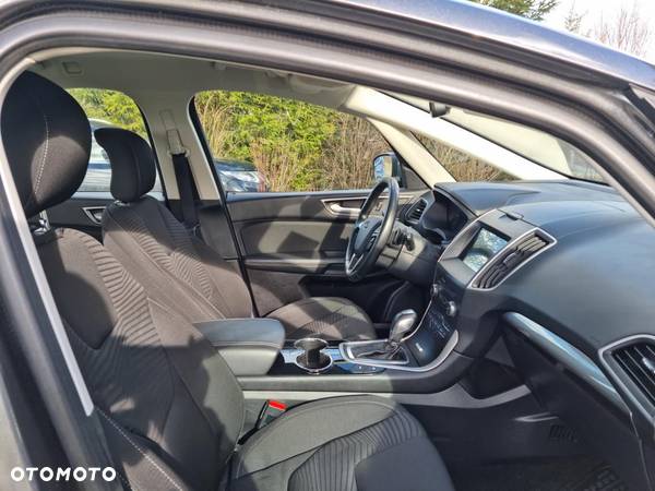 Ford S-Max - 16