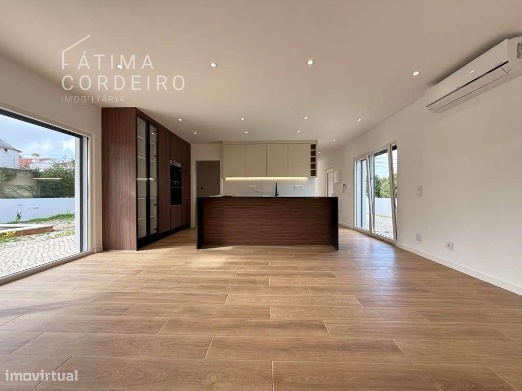 T3 Térrea com Piscina, inserida em lote de terreno de 552m2 Fernão ... - Grande imagem: 4/24