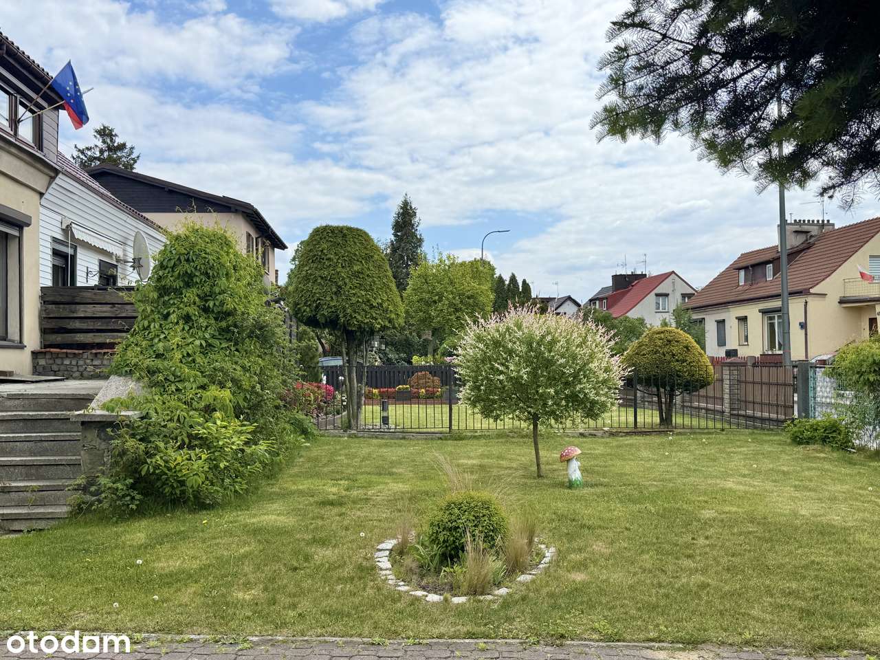 Dom z ogrodem, garaż, działka 827m2 - ul. Norwida-16
