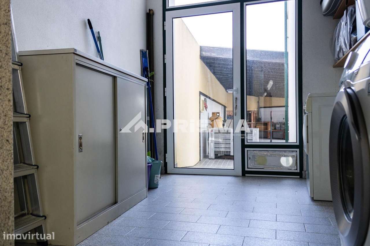 Moradia T5 para Venda em C. Branco-58