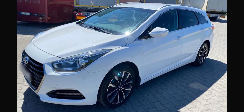 Hyundai i40 Kombi blue 1.7 CRDi Family 2016