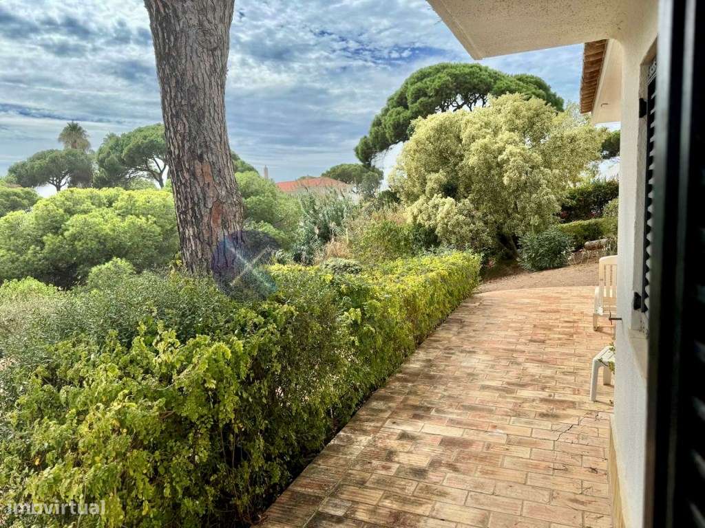 Excelente Moradia térrea com lote de 2430 m2 , com piscina e acesso...-20