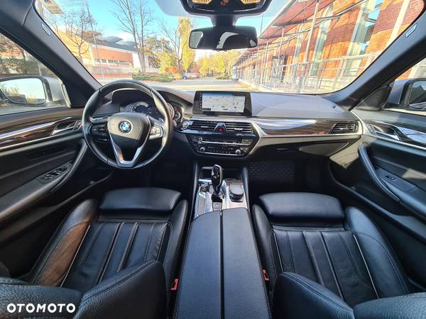 BMW Seria 5 530i GPF xDrive Sport Line sport - 16