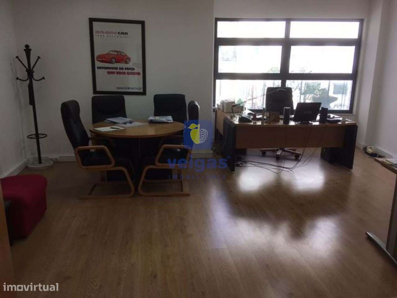 Escritório em open space, localizado na Av. Duque de Loulé, em edifíci - Grande imagem: 2/11