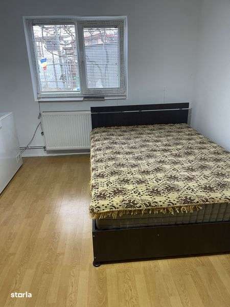 Inchiriez camera la curte dn ghica - Imagine principală: 4/6