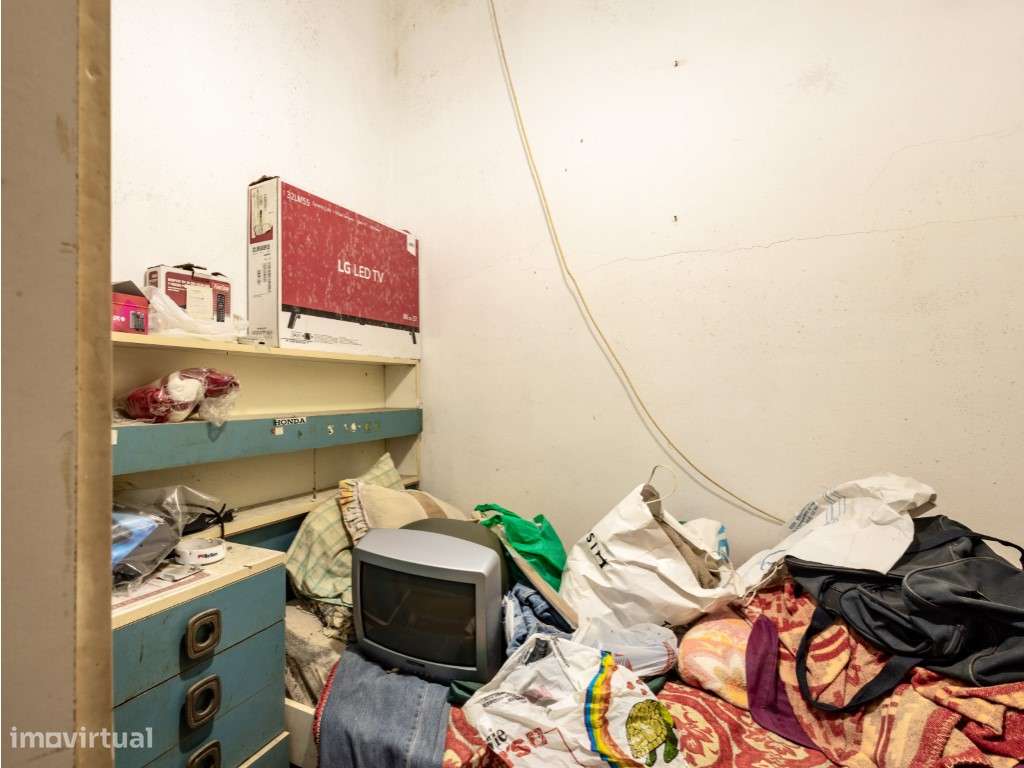 Moradia T3 com espaço exterior, bons acessos e excelente localização.-14