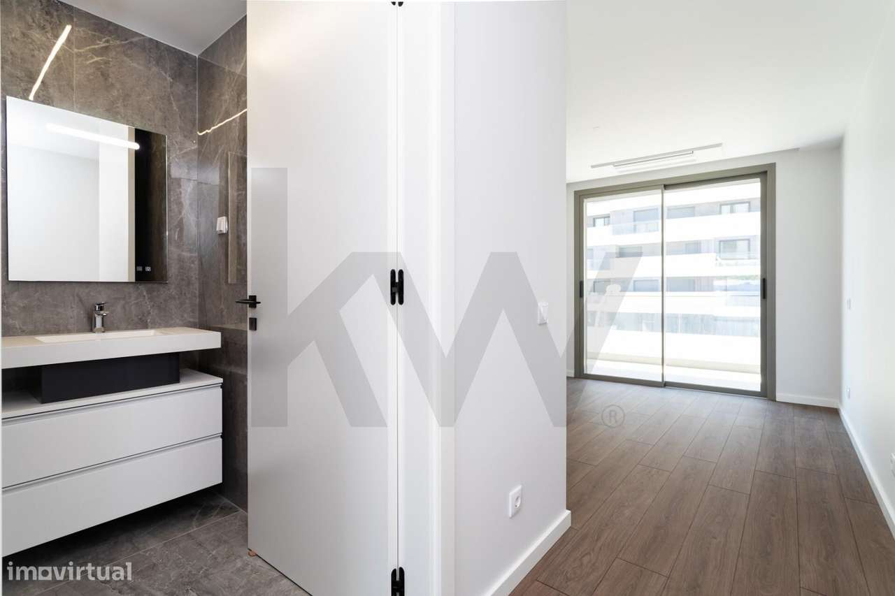 Exclusivo T3 Novo com Varandas de 51m2 | 2 Lugares de Garagem e Arreca-12