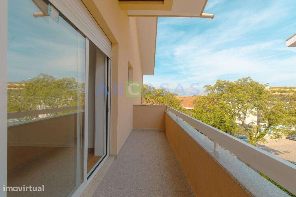 Apartamento T3 com garagem e varandas em Águas Santas, Maia-15