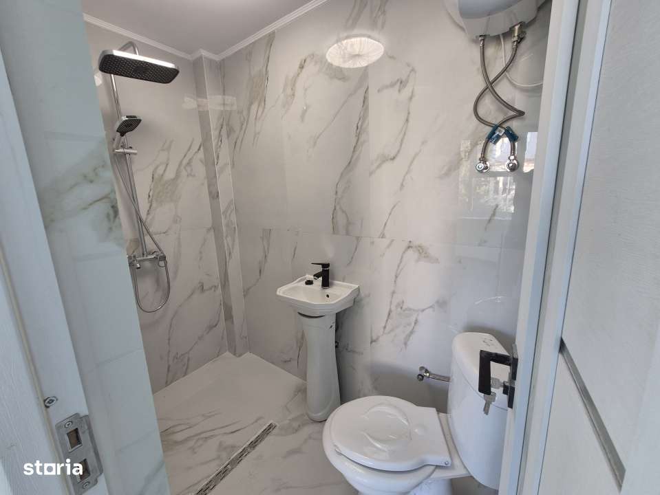 Casa de vanzare in Alexandria – Central, 7 camere, 4 spatii comercia - Imagine principală: 5/19