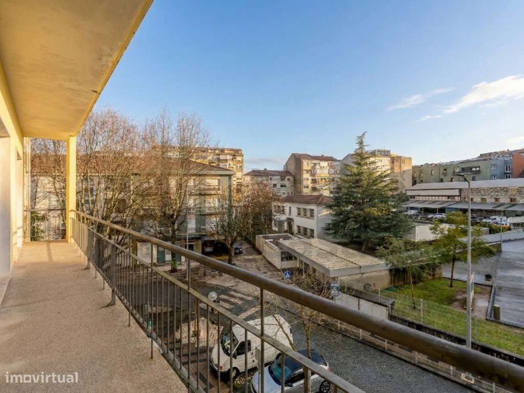 Vende-se T6+1 Braga À Av. Liberdade-37