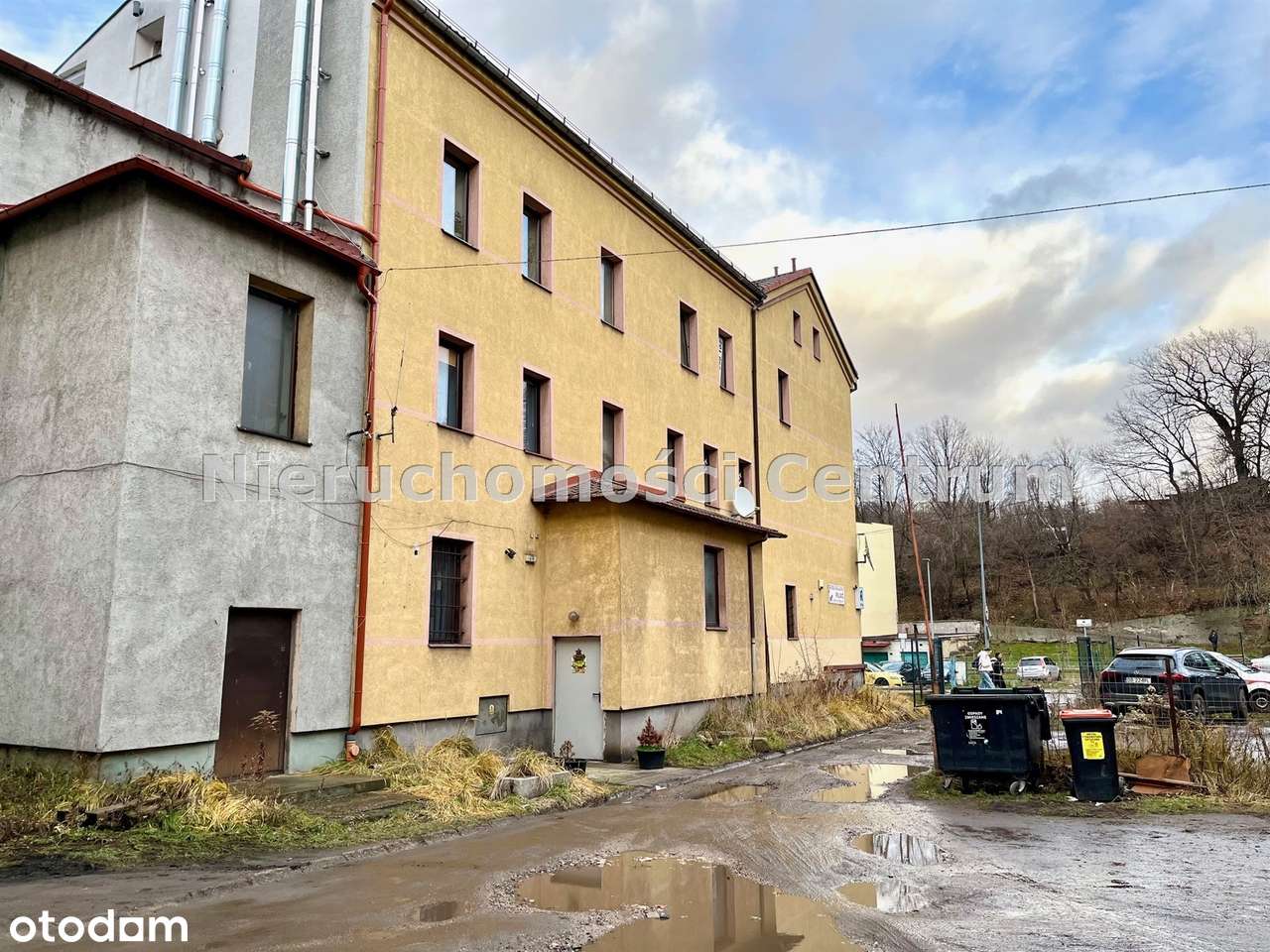 Duże mieszkanie w zabytkowej kamienicy w sercu miasta-13