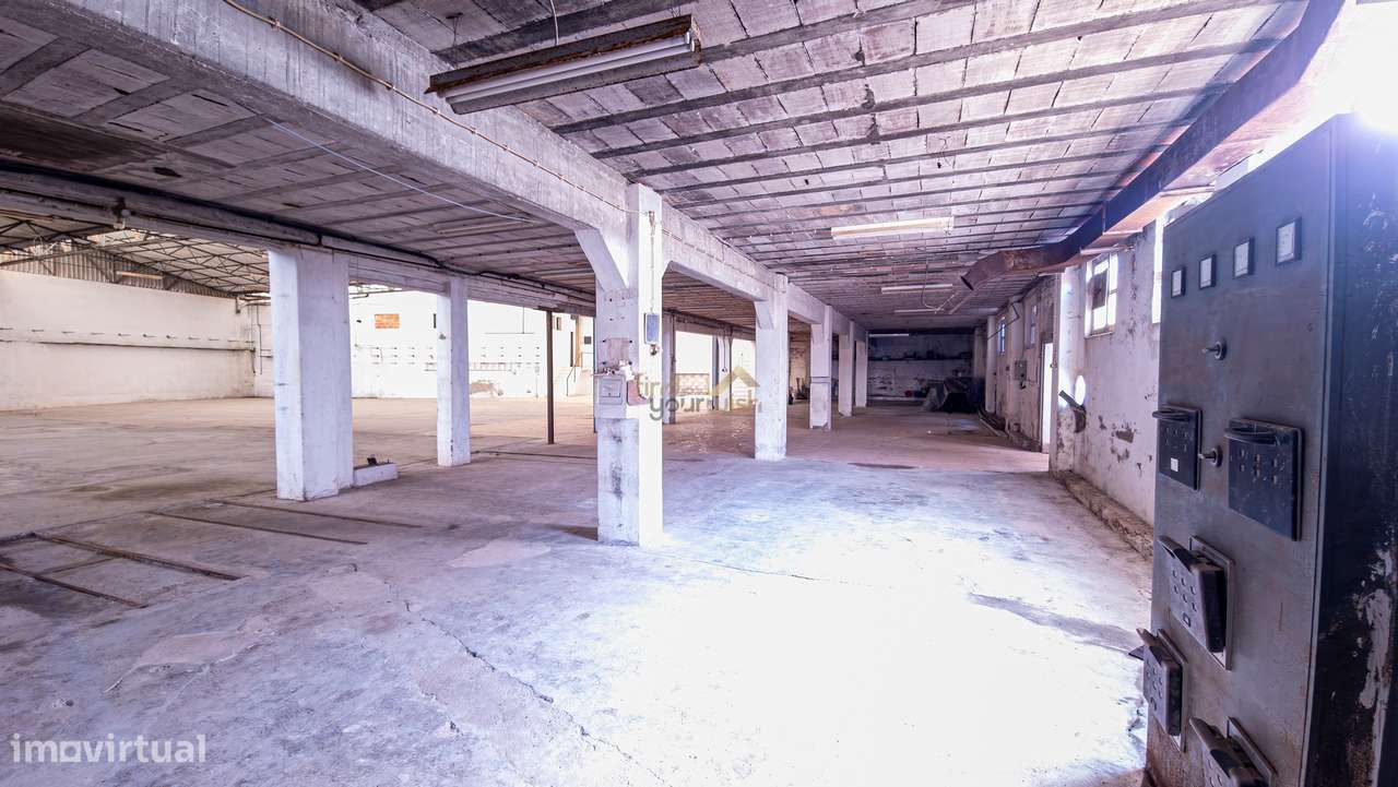 Armazém de cerâmica localizada no centro de Vestiaria.-23