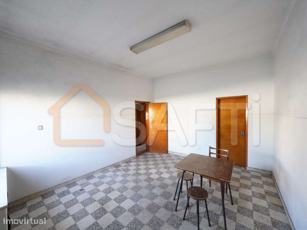 Moradia para Recuperar na Encantadora Vila de Maceira, Leiria - Grande imagem: 4/32