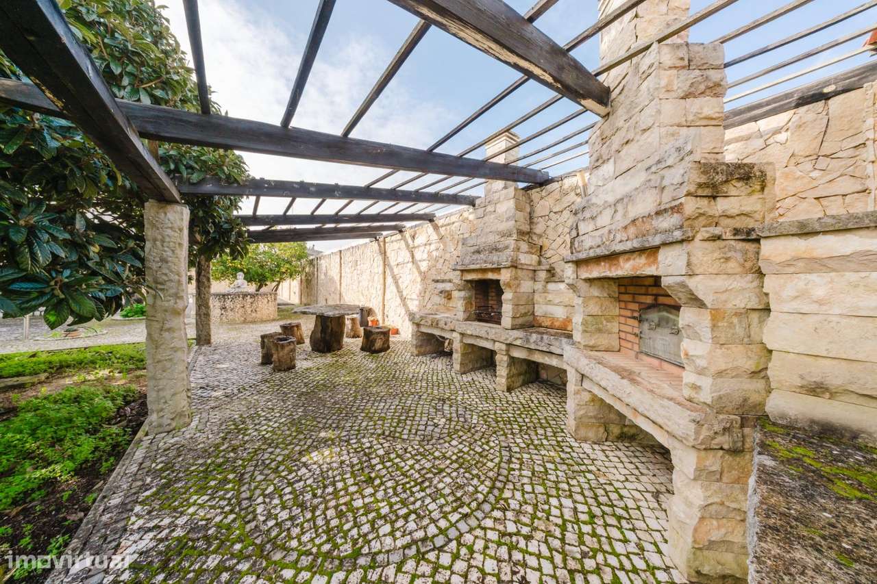 Moradia Independente T4 com Lote de 1.000 m2 em Fernão Ferro-0