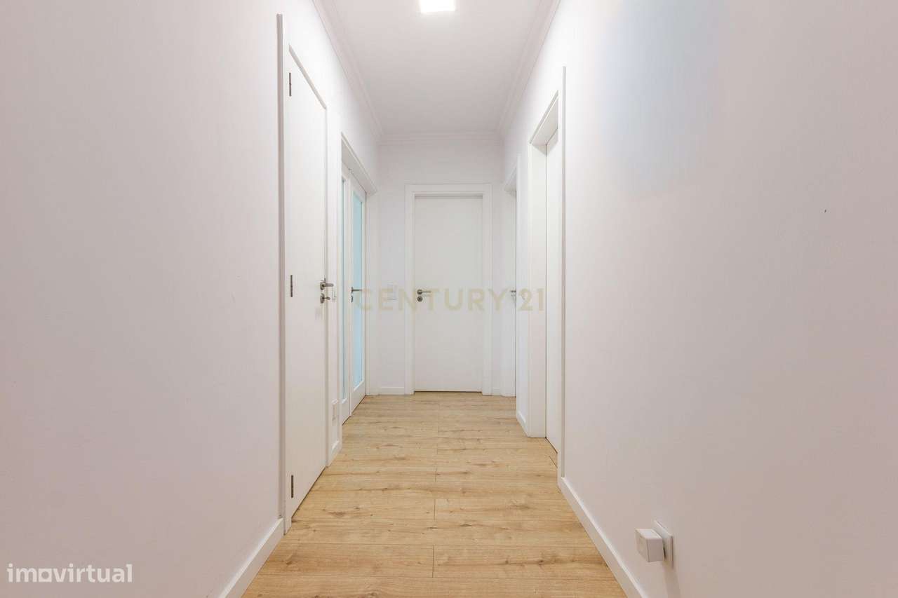 Apartamento T2 Renovado em Azeitão com lugar de parqueamento-18