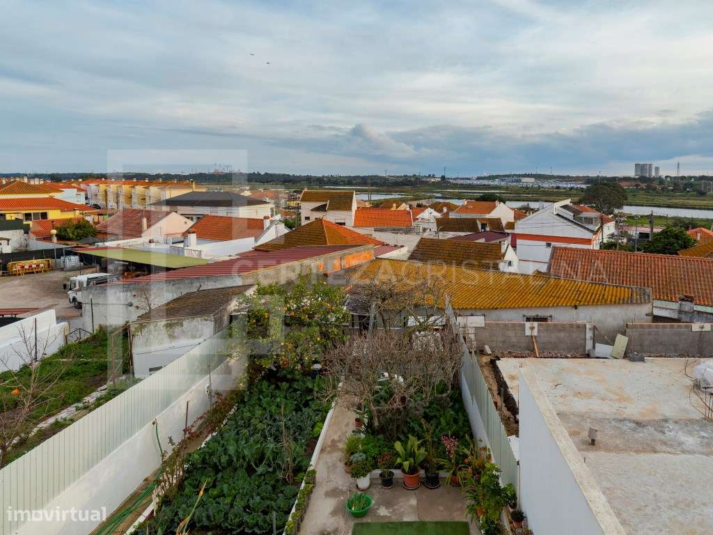 Moradia com Logradouro nas Praias do Sado-10