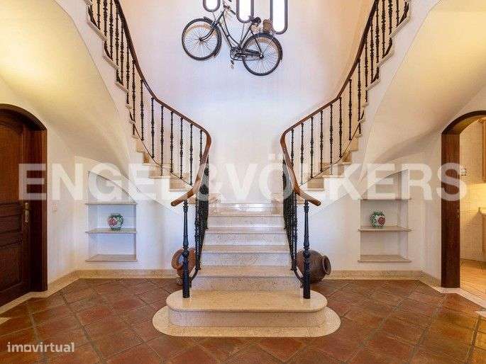 Moradia Tradicional com Vista Mar e a pé da Praia - Grande imagem: 5/24