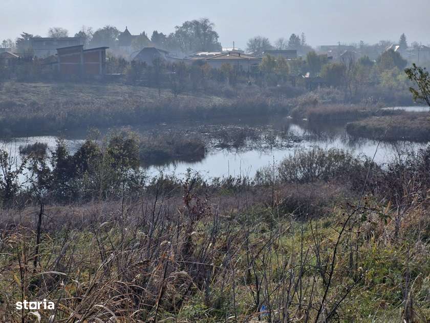 Teren langa case cu utilitati, lac la 300 metri,700 mp, 41500 euro-3