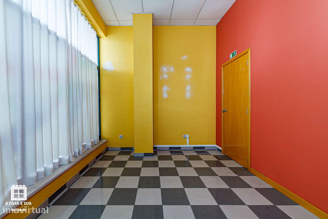 Loja em Esquina com Montra Dupla em Esmoriz, Ovar - Grande imagem: 4/7