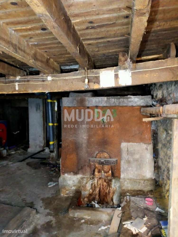 Duas moradias e uma garagem para venda em Gouveia-32