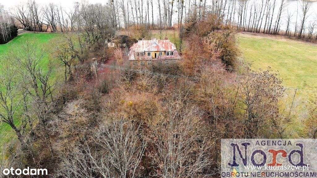 Piękna stara szkoła nad jeziorem - Pełny obrazek: 5/12